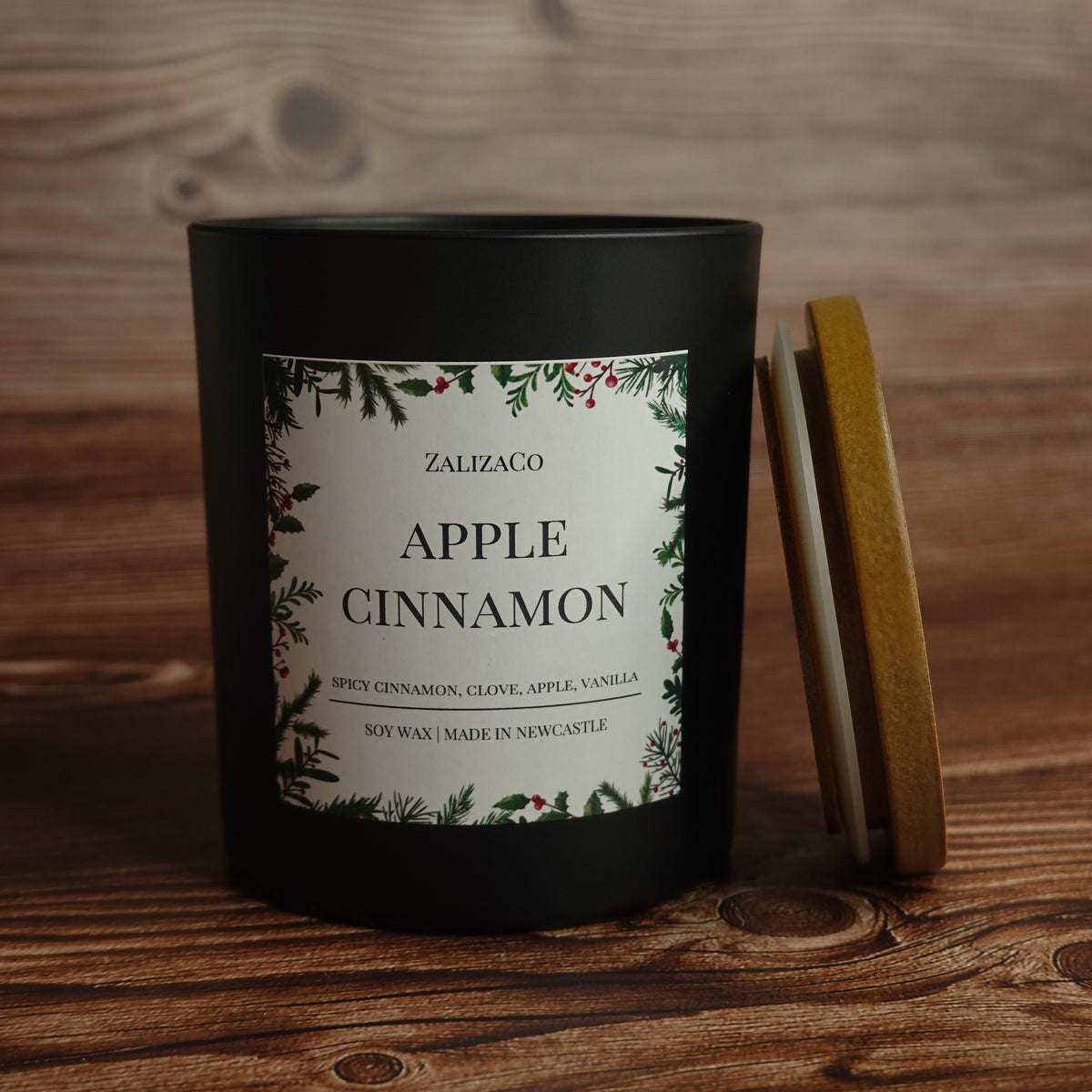 Festive border label crackling wick candle