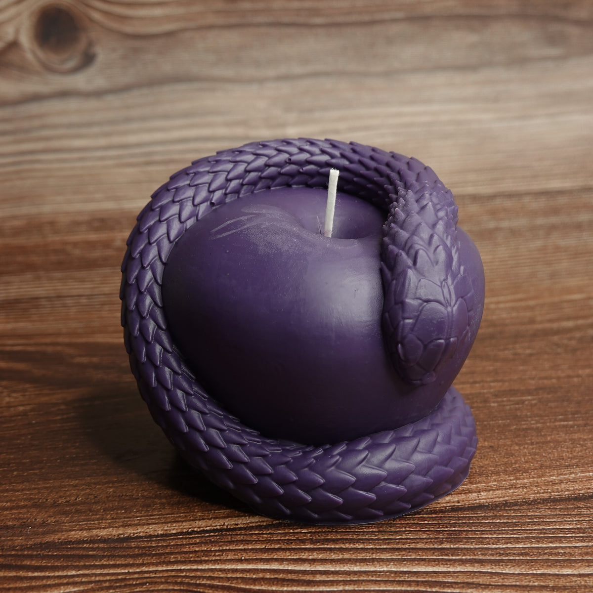 Nightshade purple gothic apple candle 400g