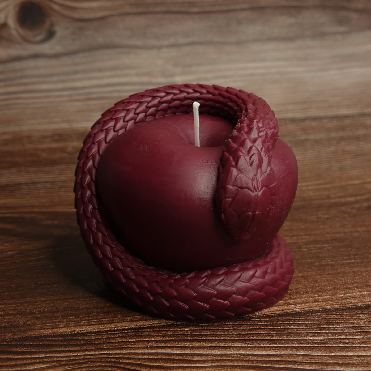 Nightshade purple gothic apple candle 400g