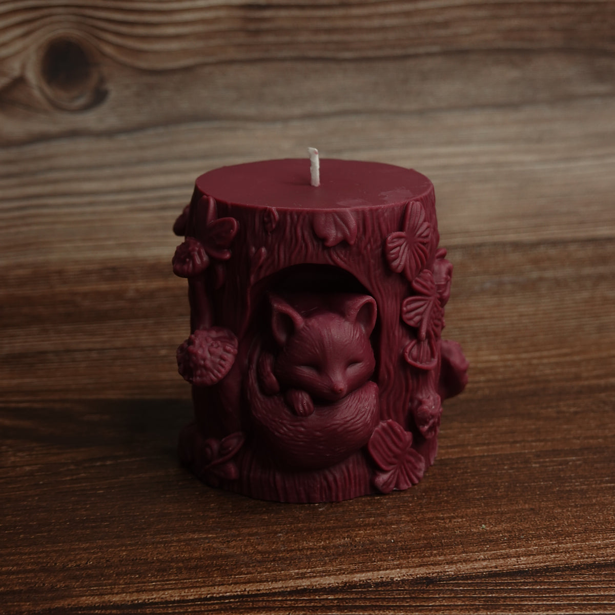 Sleeping fox tree hollow candle burgundy