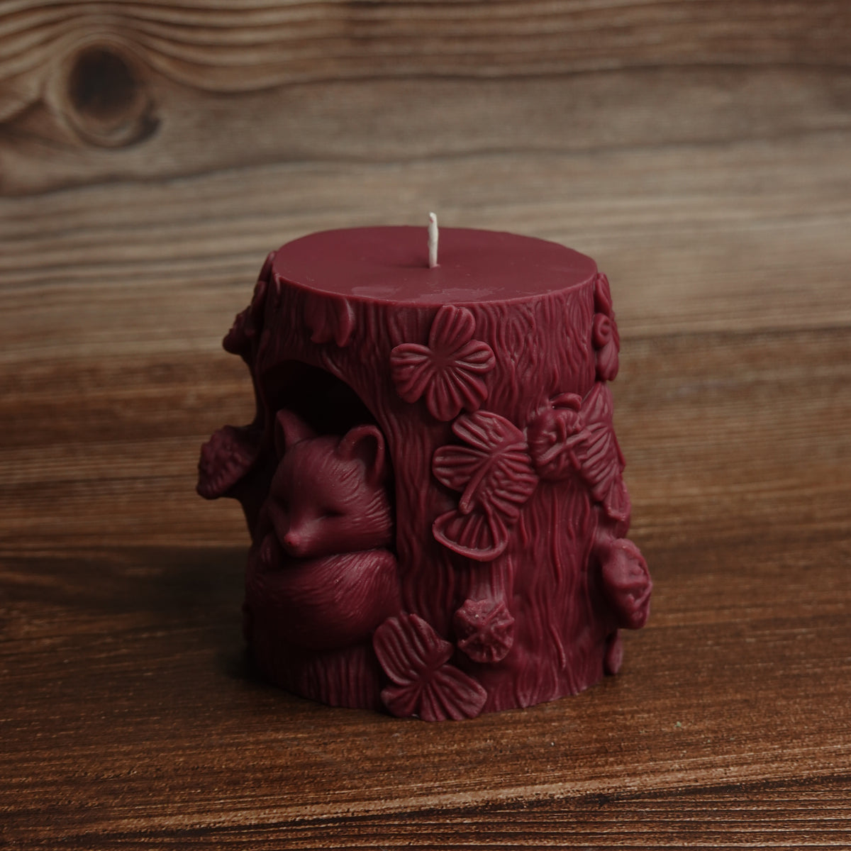 Sleeping fox tree hollow candle burgundy
