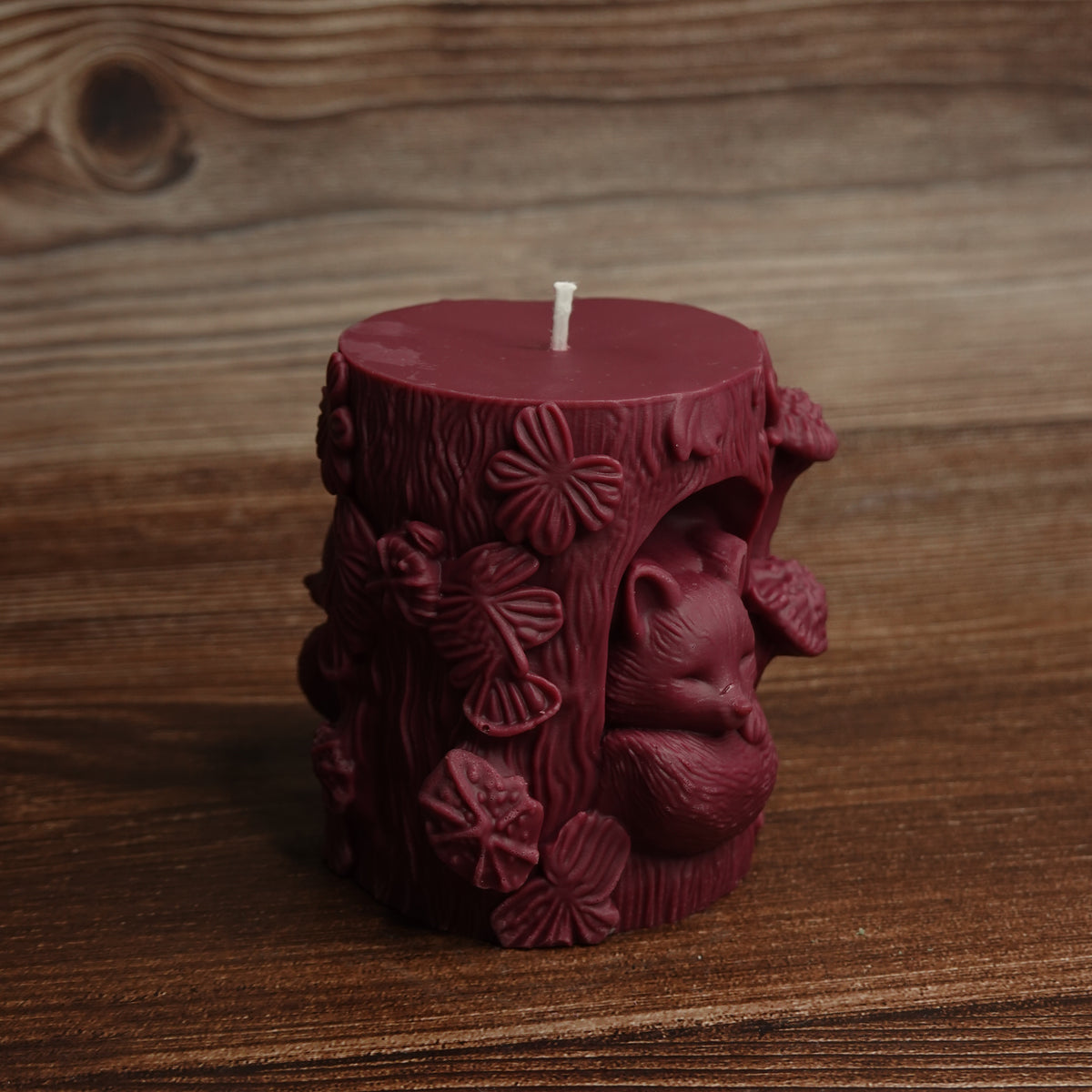 Sleeping fox tree hollow candle burgundy